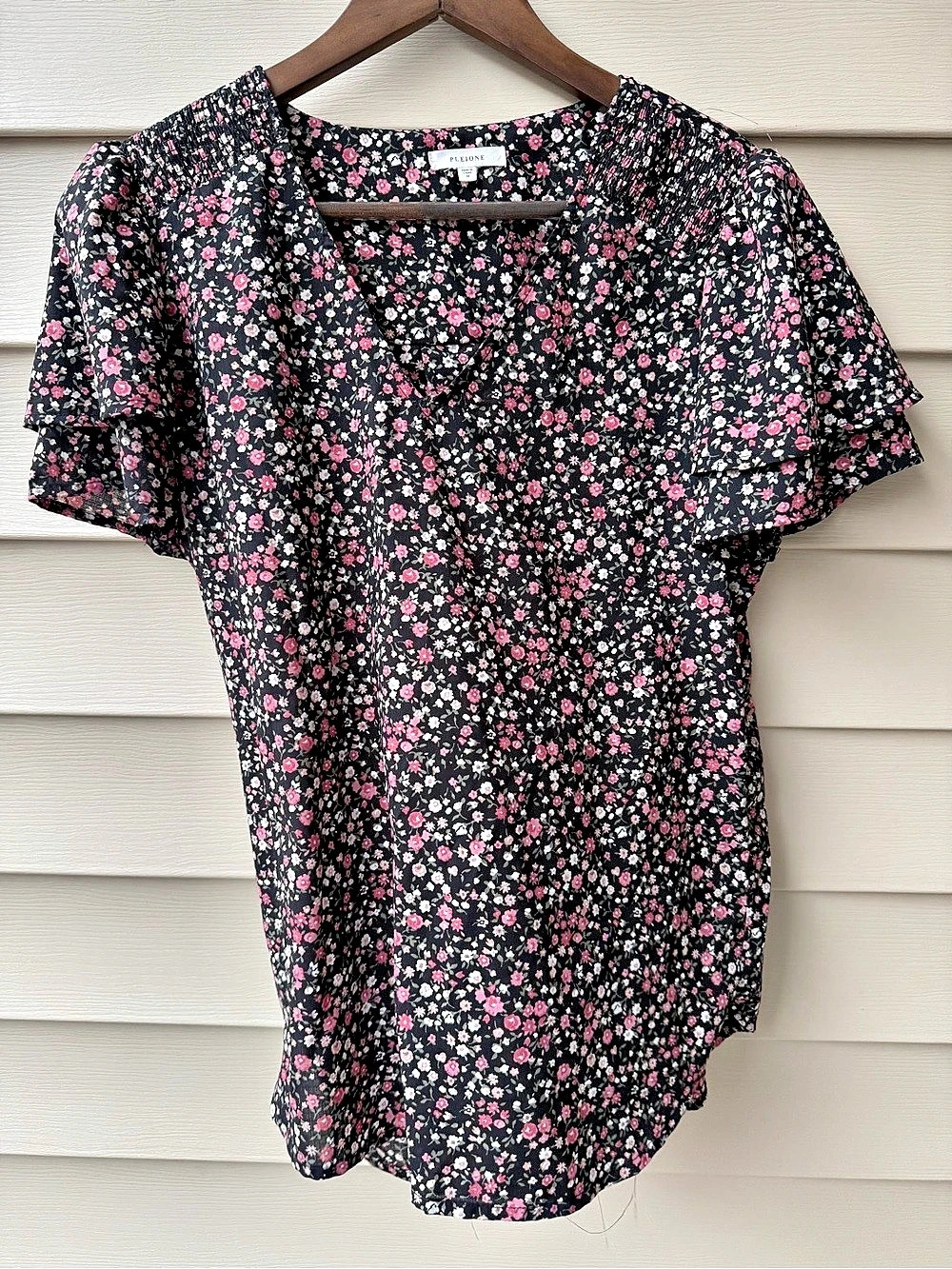 Pleione Floral Flutter Sleeve Blouse Women’s Medium Black Pink Smocked